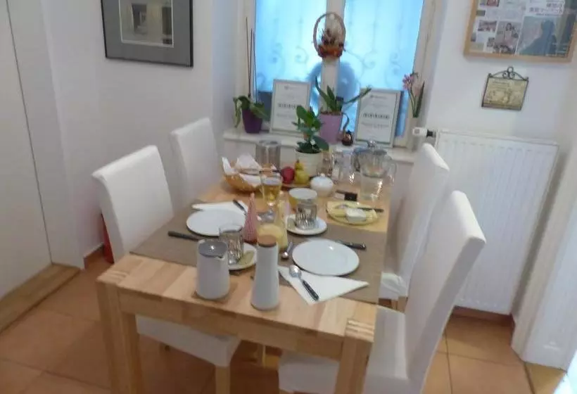 هتل Stadtnest Bed & Breakfast