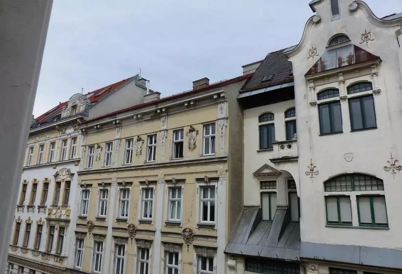 هتل Stadtnest Bed & Breakfast