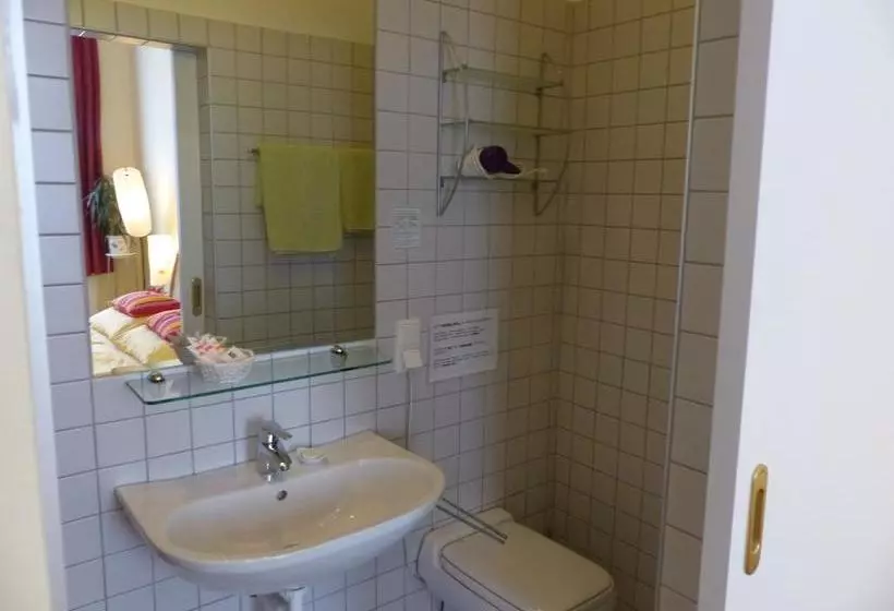 هتل Stadtnest Bed & Breakfast