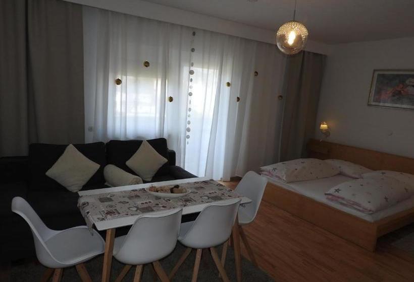 호텔 Warmbad Apartments