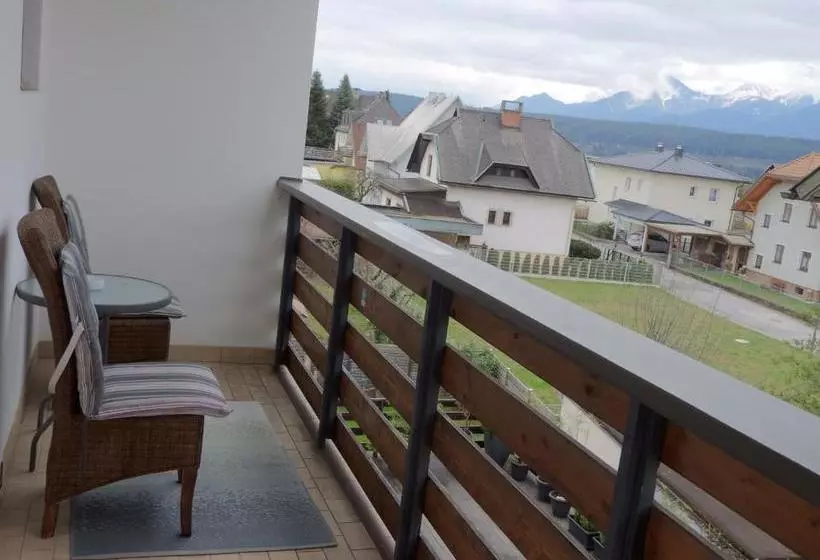 Hotelli Warmbad Apartments