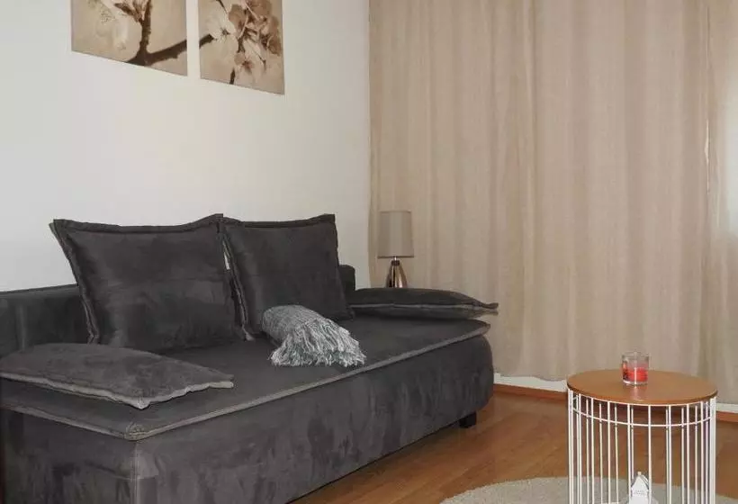 Hotelli Warmbad Apartments