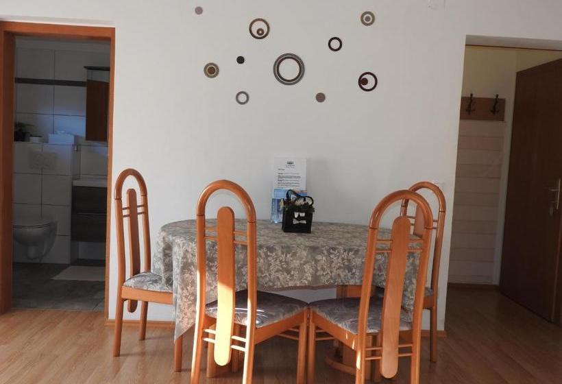 호텔 Warmbad Apartments