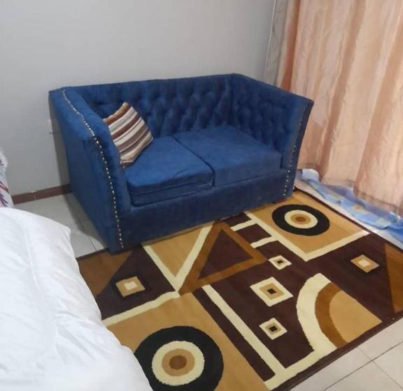 تختخواب و صبحانه Tsavo Studios