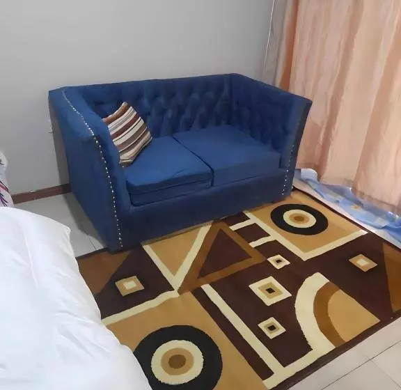 تختخواب و صبحانه Tsavo Studios