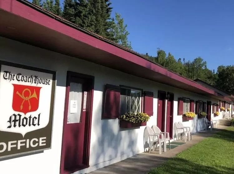 Coach House Motel 20 Km East Terrace Bay