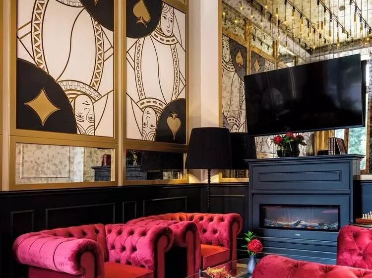 ホテル Golden Queen Deluxe Jacuzzi Apartments   Old Town