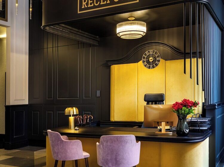 호텔 Golden Queen Deluxe Jacuzzi Apartments   Old Town