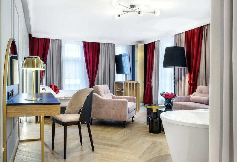 호텔 Golden Queen Deluxe Jacuzzi Apartments   Old Town