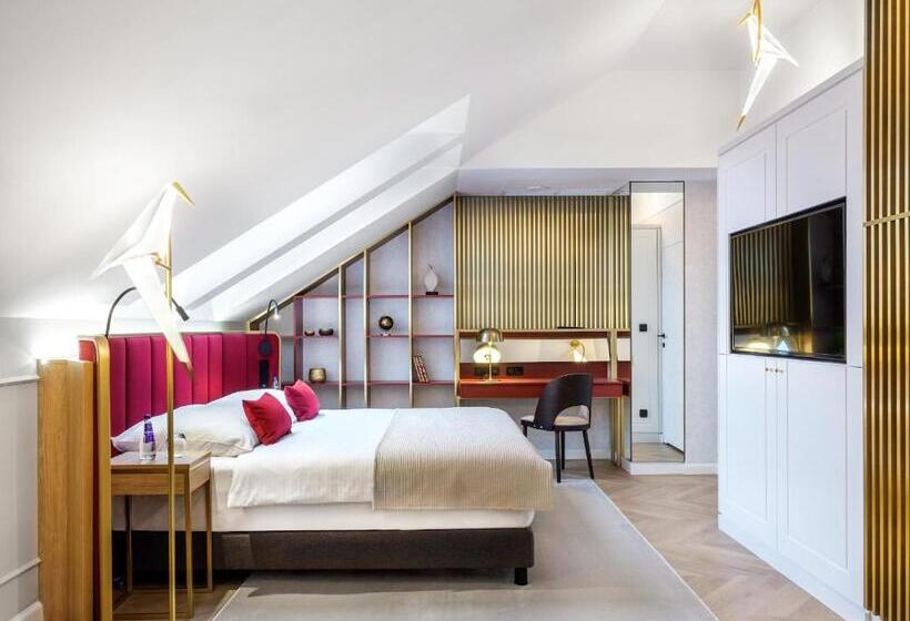 호텔 Golden Queen Deluxe Jacuzzi Apartments   Old Town