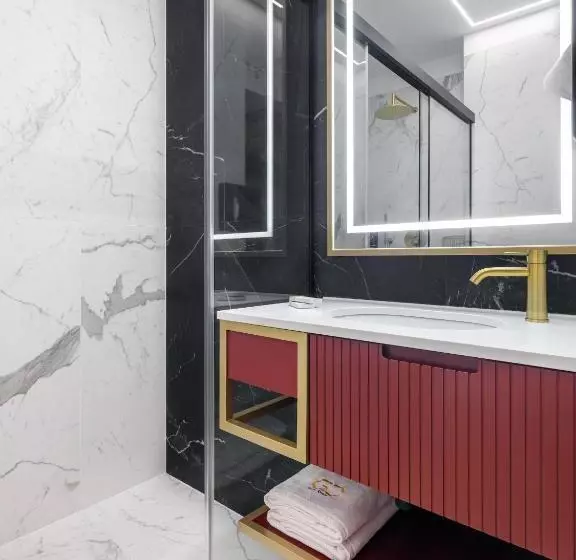 ホテル Golden Queen Deluxe Jacuzzi Apartments   Old Town