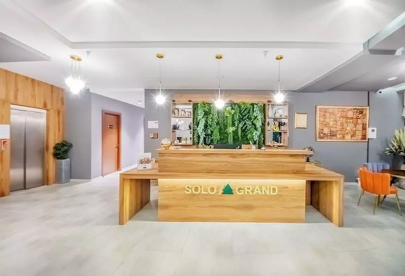 هتل Solo Grand Boshuri