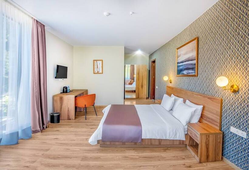 هتل Solo Grand Boshuri