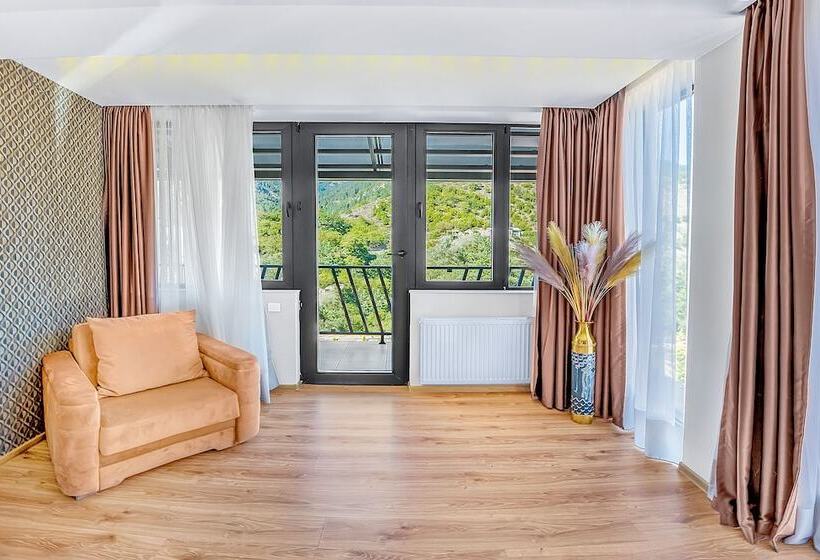 هتل Solo Grand Boshuri