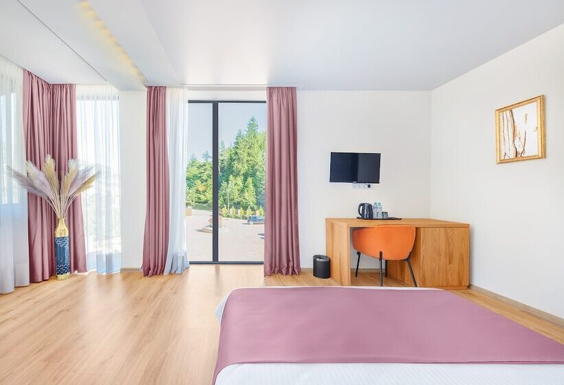 هتل Solo Grand Boshuri