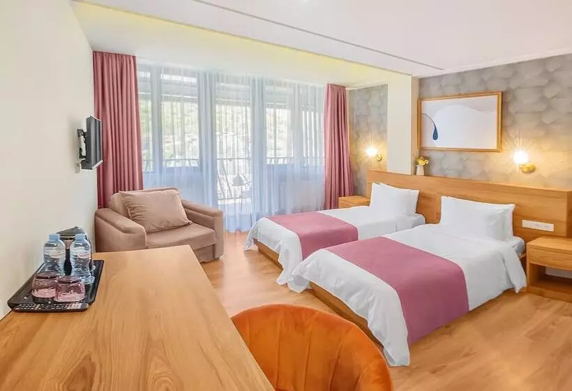 هتل Solo Grand Boshuri