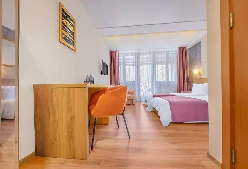 هتل Solo Grand Boshuri