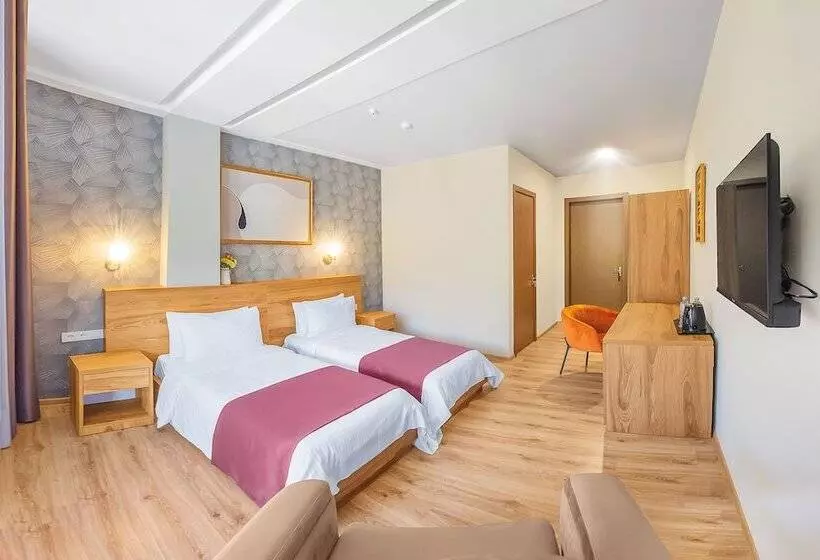 هتل Solo Grand Boshuri