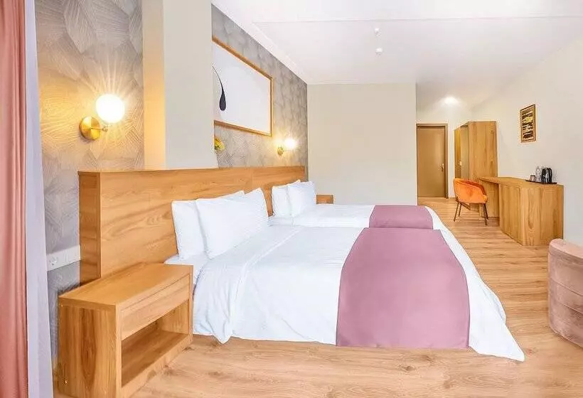 هتل Solo Grand Boshuri