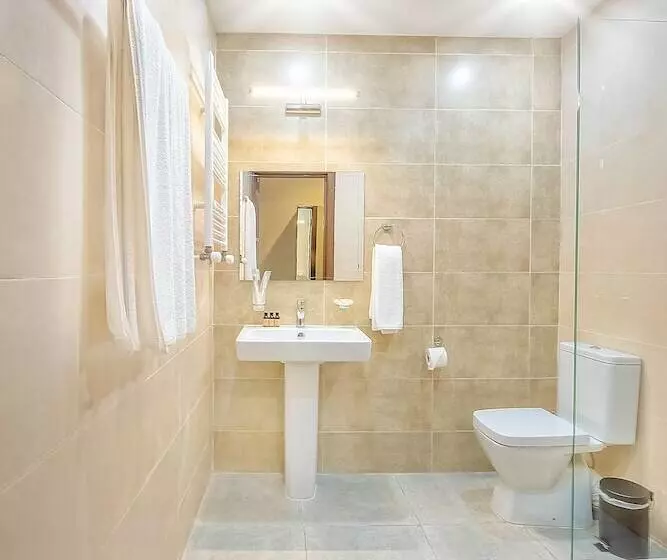 هتل Solo Grand Boshuri