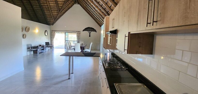 فندق Thandolwami Bush Lodge & Spa