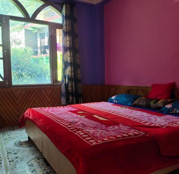 Pineview Hostel And Cafe