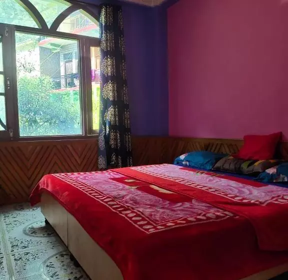 Pineview Hostel And Cafe