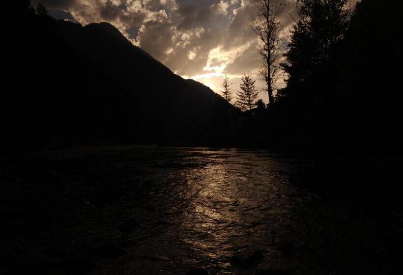 Pineview Hostel And Cafe