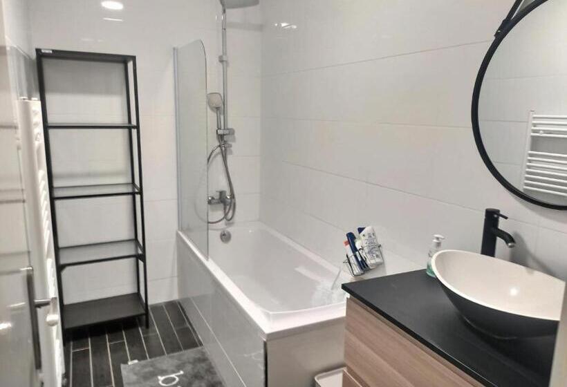 مبيت وإفطار Ch Privée 23m   Canapé Lit   Wifi   Appart 120m