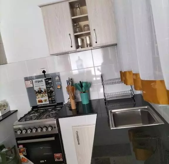 تختخواب و صبحانه Jamila Homes