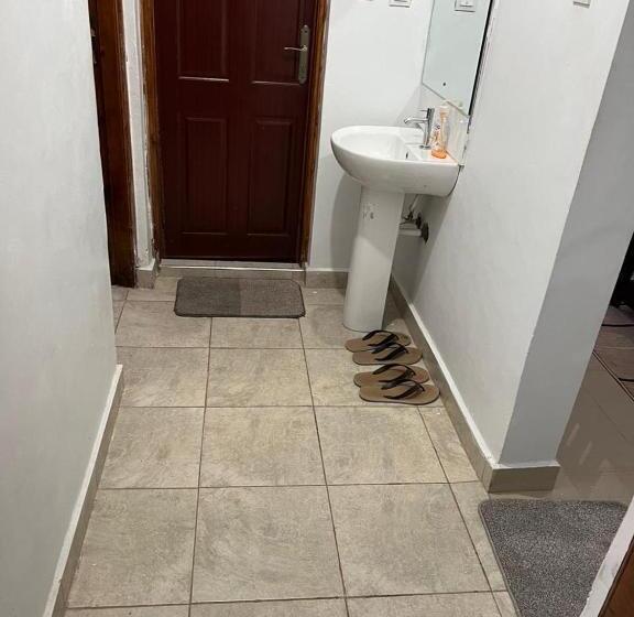 تختخواب و صبحانه Jamila Homes