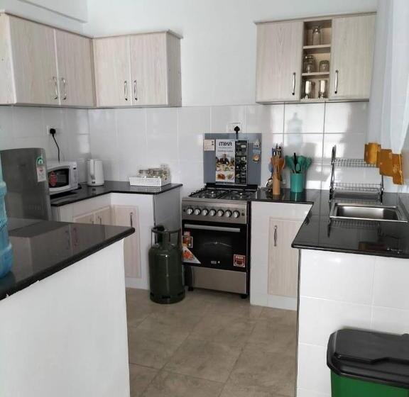 تختخواب و صبحانه Jamila Homes