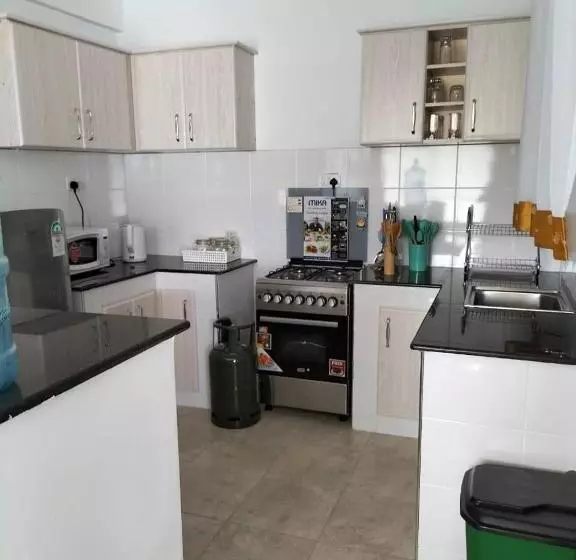 تختخواب و صبحانه Jamila Homes