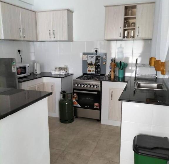 تختخواب و صبحانه Jamila Homes