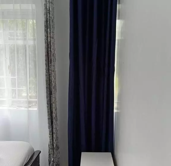 تختخواب و صبحانه Jamila Homes