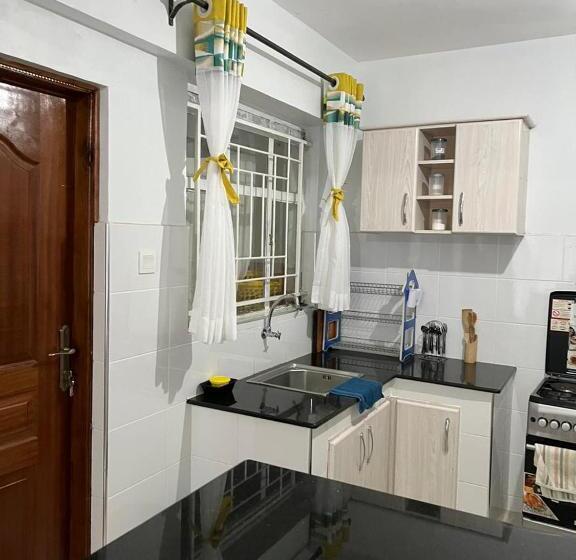 تختخواب و صبحانه Jamila Homes