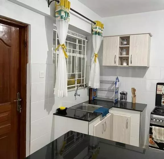 تختخواب و صبحانه Jamila Homes