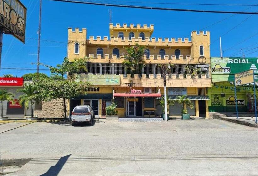 هتل El Castillo Del Puerto