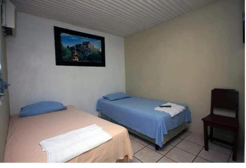 هتل El Castillo Del Puerto