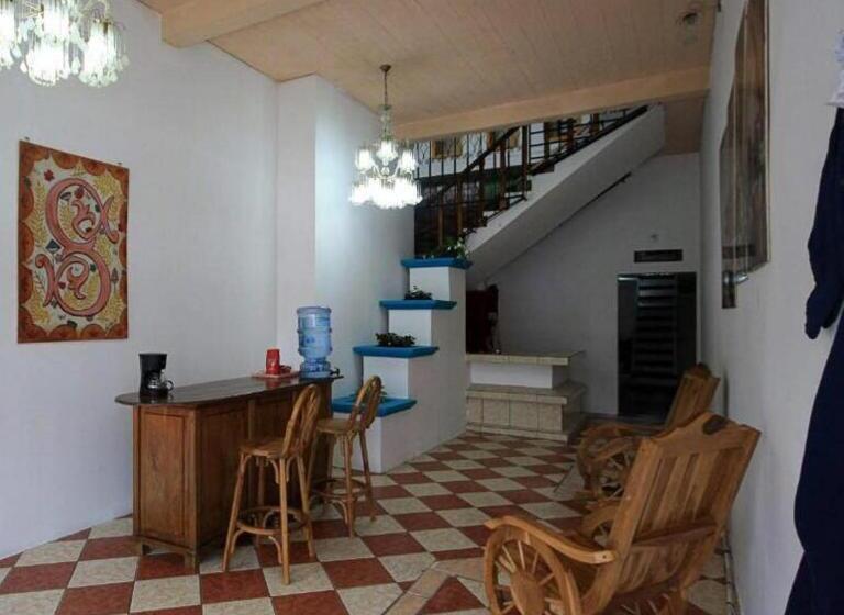 هتل El Castillo Del Puerto