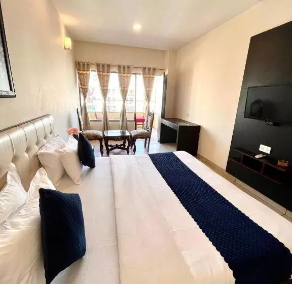 هتل Jb Residency !! Luxurious & Royal Balcony Rooms !! Large Rooms