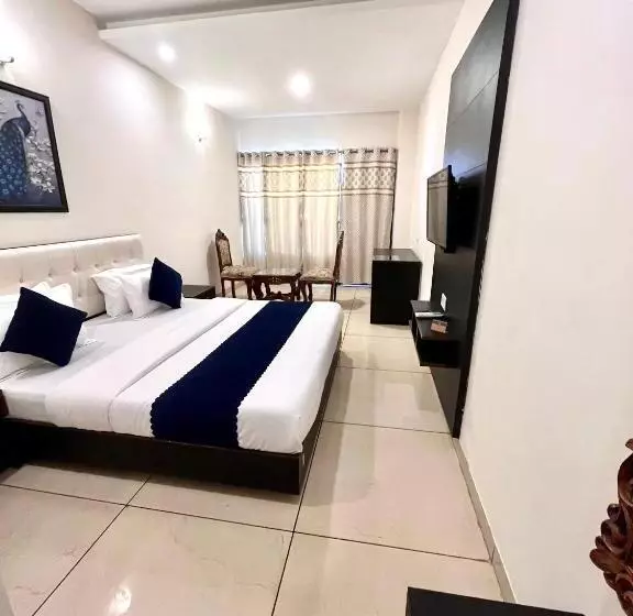 هتل Jb Residency !! Luxurious & Royal Balcony Rooms !! Large Rooms