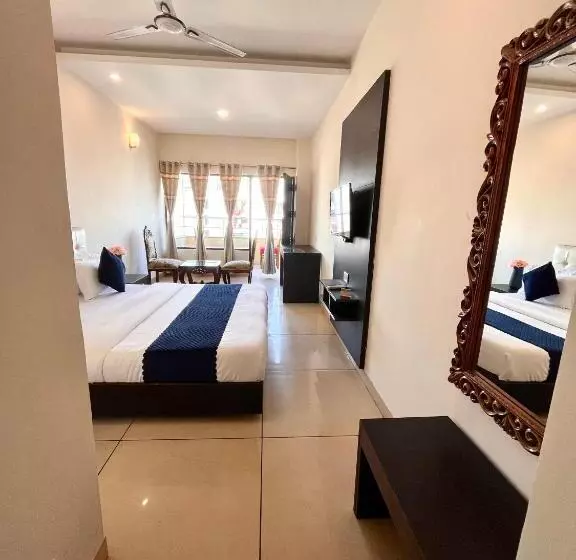 هتل Jb Residency !! Luxurious & Royal Balcony Rooms !! Large Rooms