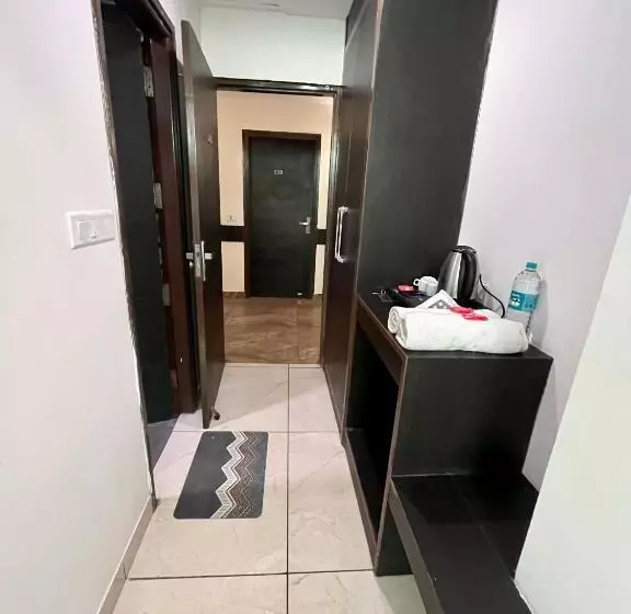 هتل Jb Residency !! Luxurious & Royal Balcony Rooms !! Large Rooms