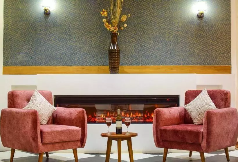 هتل Jb Residency !! Luxurious & Royal Balcony Rooms !! Large Rooms