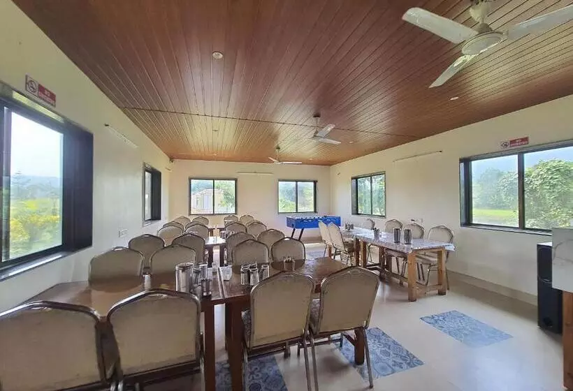 ホテル Saifarm Resort Lonavala
