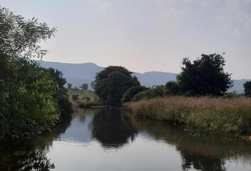 Отель Saifarm Resort Lonavala