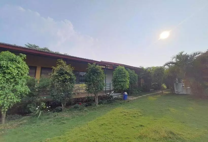 ホテル Saifarm Resort Lonavala