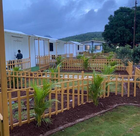 Отель Saifarm Resort Lonavala