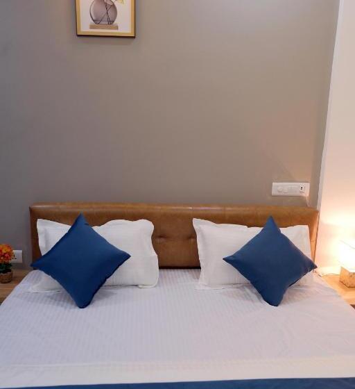 فندق V.a Tourist Residency